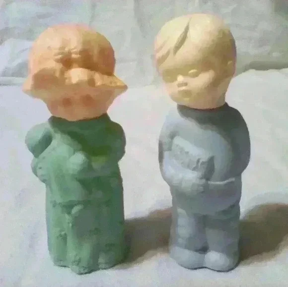 Avon 1970 Vintage Dream Boy & Dream Girl Bedtime Story Cologne Bottle Figurines. - Picture 1 of 3